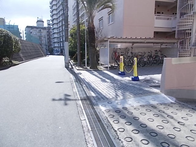 【周辺】 | 緑地公園コーポラス | 前面道路