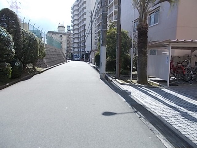 【周辺】 | 緑地公園コーポラス | 前面道路