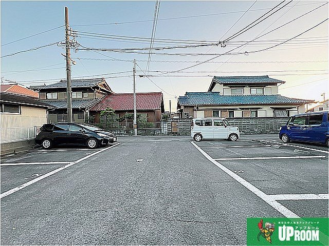 WHITE　BELL　Cの駐車場