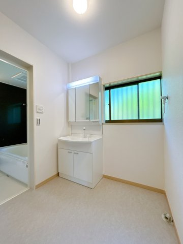 宇土市境目町　戸建ての独立洗面台