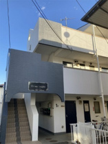 落ち着いた雰囲気の外観です