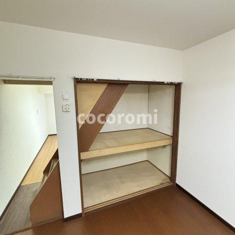 大久保町車庫付きテラスの収納