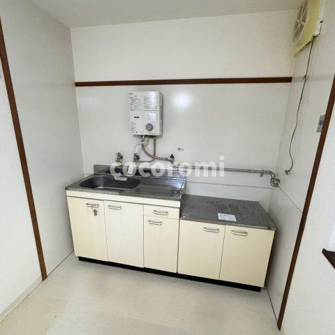 大久保町車庫付きテラスのキッチン