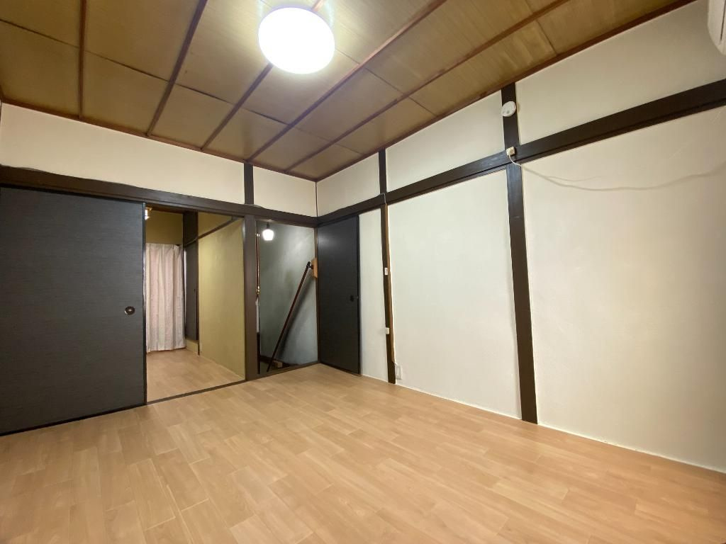 金田町2丁目貸家の居間・リビング