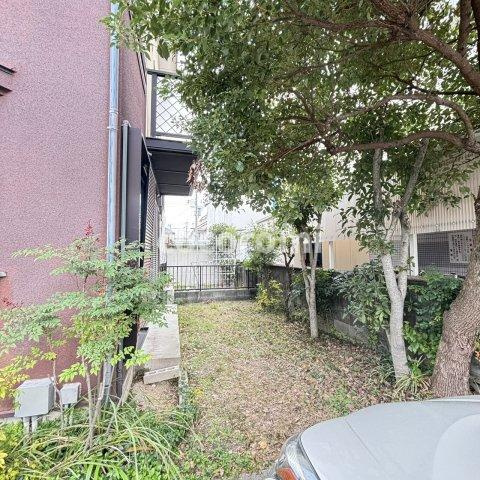 車庫付きメゾネットの庭