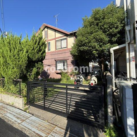 車庫付きメゾネットのエントランス