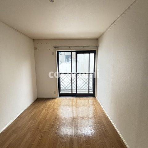 車庫付きメゾネットの洋室