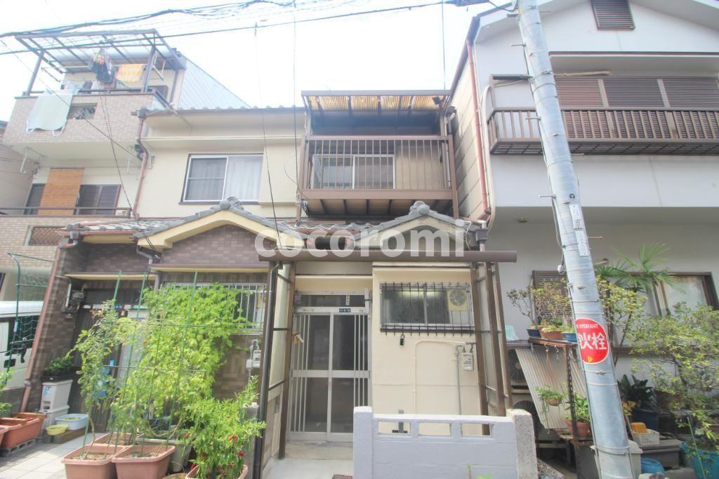 月出町貸家のエントランス