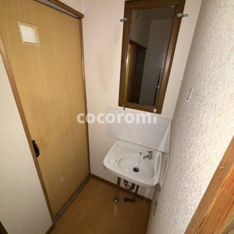 月出町貸家の洗面所