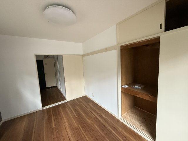 使い勝手のいい洋室です