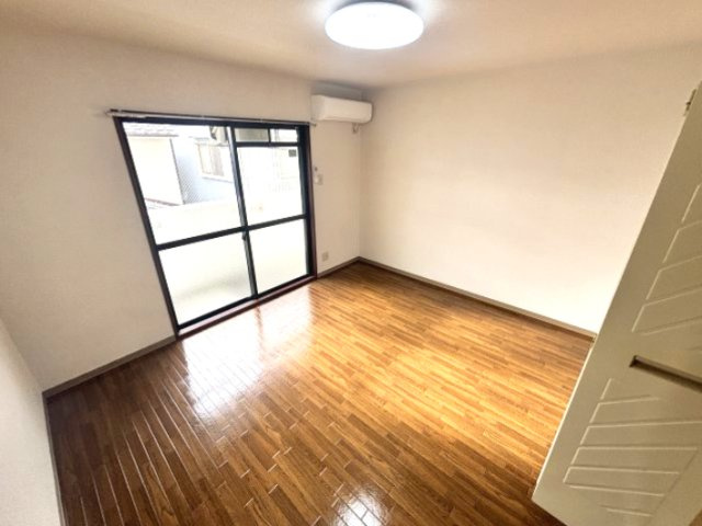 コーポ旗塚の居間・リビング