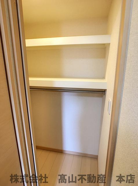 ロイヤルタワー赤間中央の収納