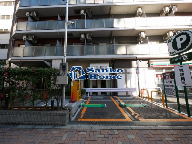 レジディア上野御徒町の駐車場