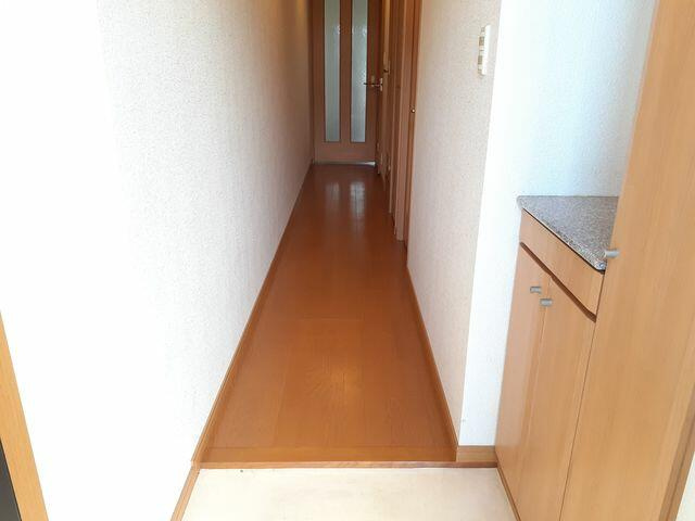 川崎市麻生区黒川の賃貸マンションの玄関|収納もある玄関です