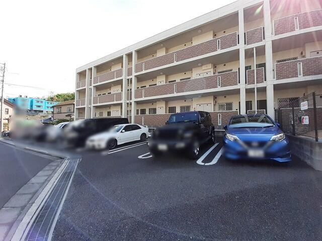 川崎市麻生区黒川の賃貸マンションの駐車場|駐車場があります