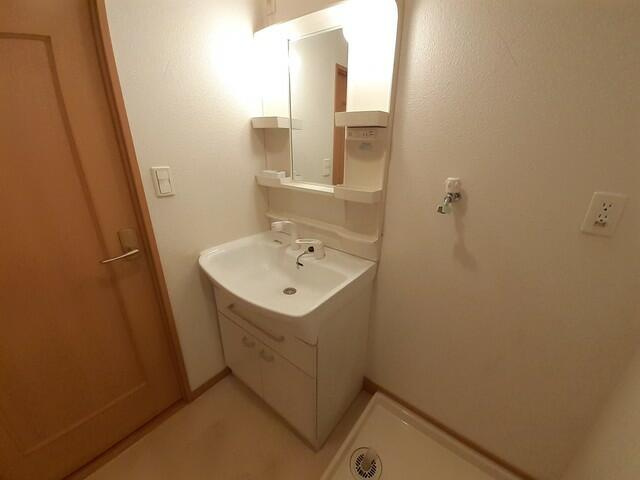 川崎市麻生区黒川の賃貸マンションの洗面所|コンパクトで使いやすい洗面所