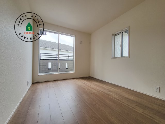 合志市須屋第15-2棟(2号棟)の洋室|採光良好な洋室は全居室、複層ガラスの遮熱効果と断熱効果で、一年中快適に過ごせます。