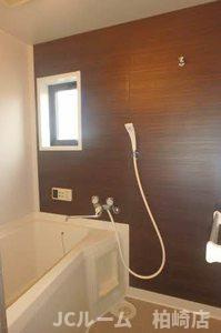 柏崎市常盤台のアパートの浴室