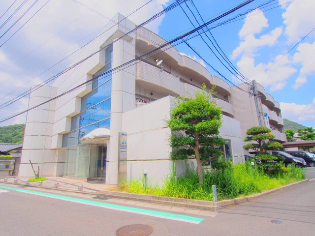 溝手ビルの外観