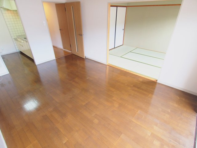 溝手ビルの居間・リビング