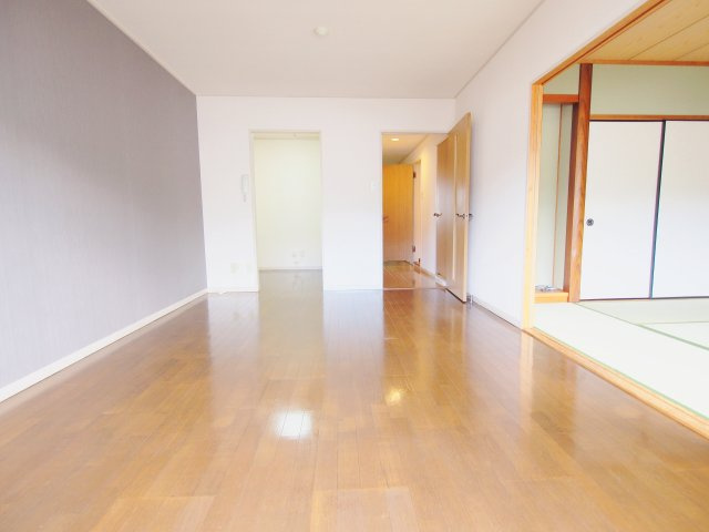 溝手ビルの居間・リビング