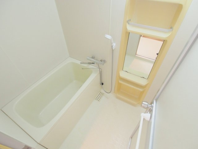 溝手ビルの浴室