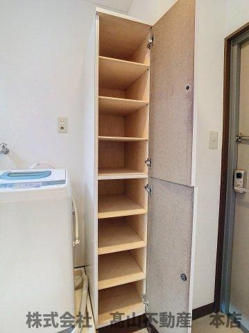 松尾ビルの玄関