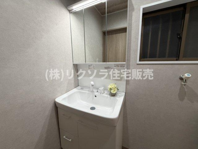 南寺方中通1丁目　中古一戸建ての独立洗面台|■物件内覧・資金計画相談・住宅ローン相談、リフォーム相談、お問合せ受付中■
※当日・翌日のご内覧、ご相談はお電話でのお問合せがスムーズです！