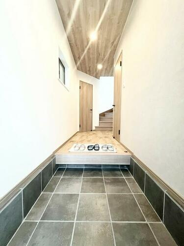 南寺方中通1丁目　中古一戸建ての玄関|玄関ホール
■物件内覧・資金計画相談・住宅ローン相談、リフォーム相談、お問合せ受付中■
※当日・翌日のご内覧、ご相談はお電話でのお問合せがスムーズです！