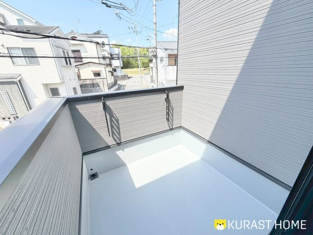 長岡京市長法寺力池　新築戸建のバルコニー