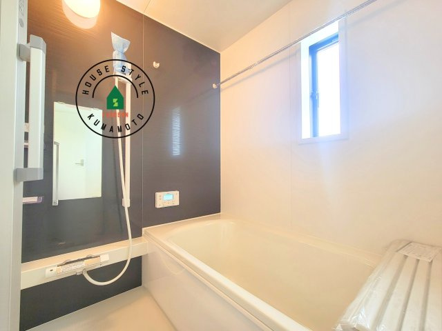 熊本市西区田崎3丁目第1-2棟(2号棟)の内観：施工例|浴室は一日の疲れを癒す場所だから、家族みんながゆったりできる快適設計。追い炊き機能付きオートバス。安定した温度で、いつでも快適に入浴できます。