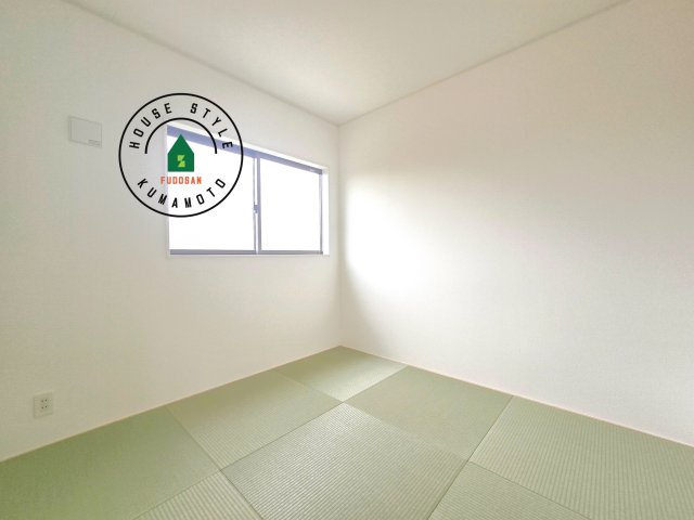 熊本市西区田崎3丁目第1-2棟(2号棟)の内観：施工例|和室を上手に活用すると暮らし方の幅が広がります。例えば普段は開け放して、子供の小さいうちはお昼寝や遊びのスペースに。畳はソフトなので転んでもケガをしにくく安心です