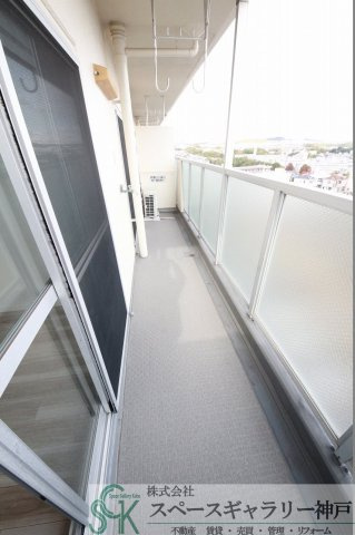 神戸市垂水区神陵台３丁目の賃貸マンションのバルコニー
