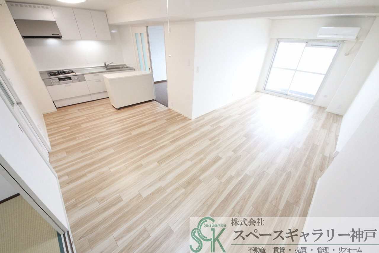 神戸市垂水区神陵台３丁目の賃貸マンションの居間・リビング