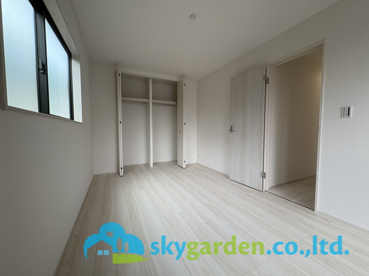 茅ヶ崎市下寺尾　新築戸建の寝室|落ち着いた色調の寝室です