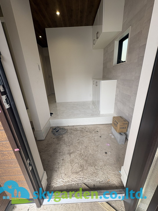 茅ヶ崎市下寺尾　新築戸建の玄関|ゆったりとした玄関です