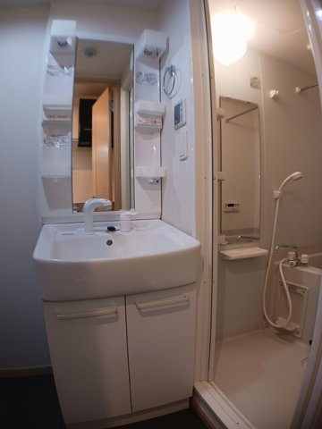 アスティオンの独立洗面台|脱衣スペースもあります