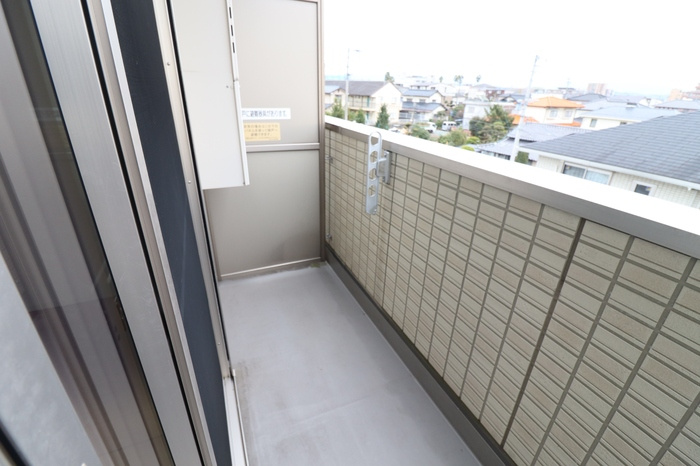 熊本市南区出仲間２丁目のアパートのバルコニー