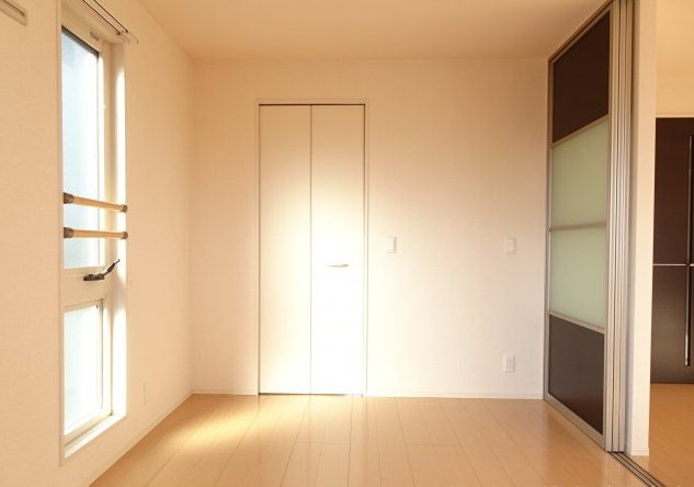 熊本市南区出仲間２丁目のアパートの洋室