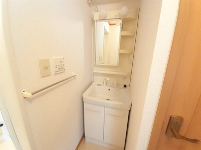 【洗面所】 | ソレイユ東山Ⅱ | 忙しい朝には欠かせない洗面所です