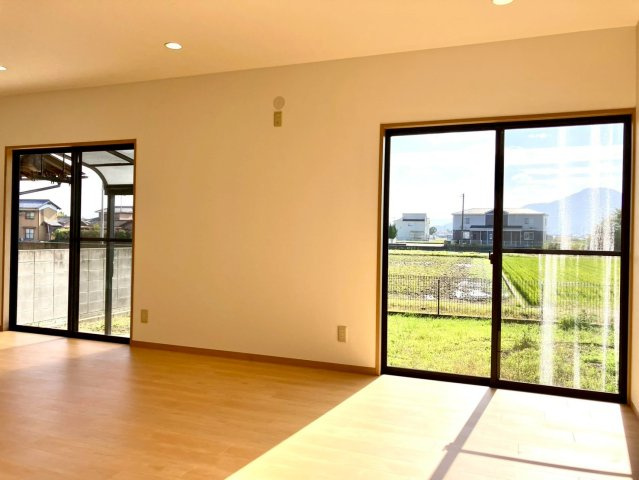 ミサワホーム施工　多度津町　全室南向き５LDKの居間・リビング