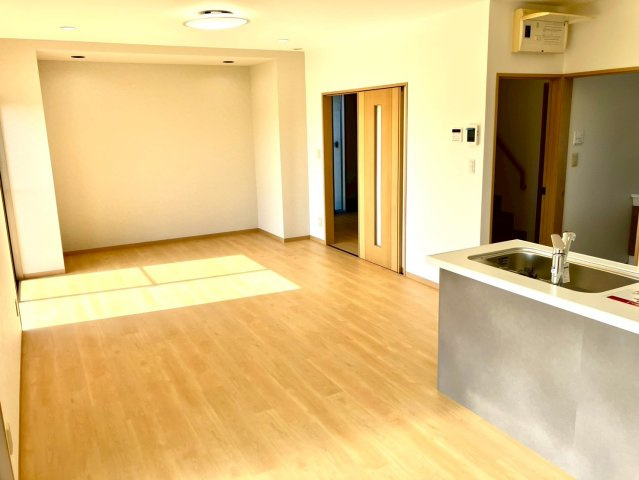 ミサワホーム施工　多度津町　全室南向き５LDKの居間・リビング