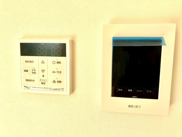 ミサワホーム施工　多度津町　全室南向き５LDKの設備|給湯リモコンとインターホンモニターです