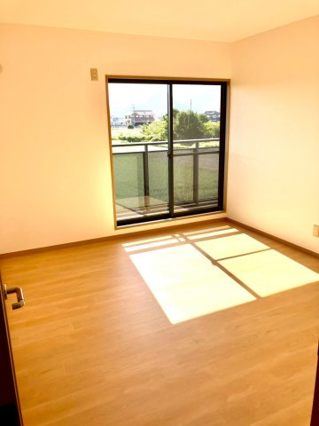 ミサワホーム施工　多度津町　全室南向き５LDKの洋室