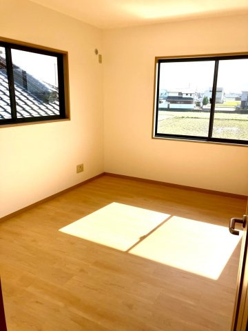 ミサワホーム施工　多度津町　全室南向き５LDKの洋室