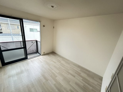 【洋室】 | ディアス諏訪 | 窓が大きく、開放的です。