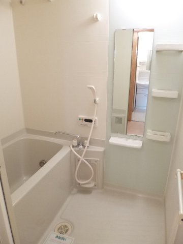 ホワイトメゾンⅦの浴室