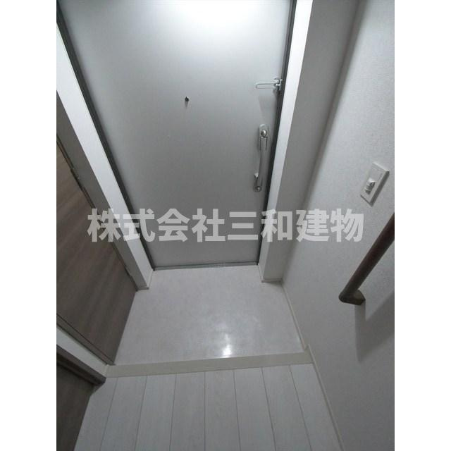 プライムガーデン若木の玄関