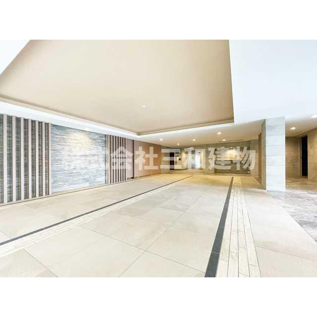 プライムガーデン若木のエントランス