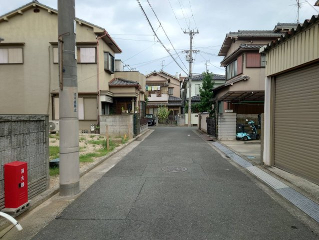 【前面道路含む現地写真】 | 八尾市宮町3丁目土地　用和小学校区　近鉄久宝寺口駅 | 前面道路幅員約4.7ｍ。前道交通量少なめです。